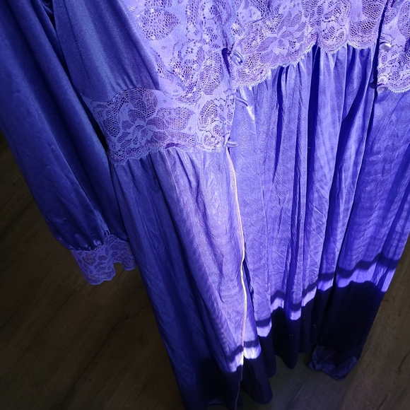 GoRGeOuS, early 1980s, 2 piece royal purple full-length Shadowline peignoir - Picture 11 of 14